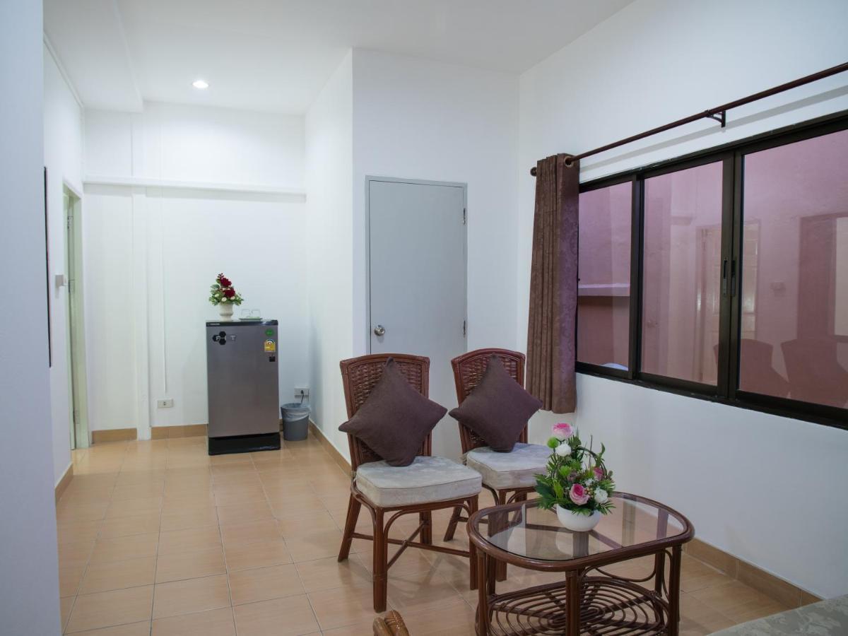 Tj Guesthouse Pattaya Buitenkant foto