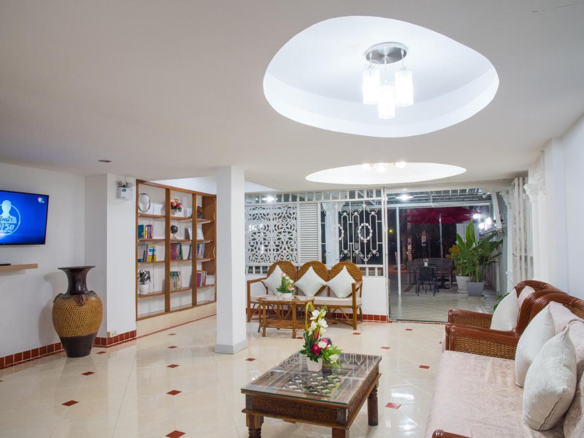 Tj Guesthouse Pattaya Buitenkant foto