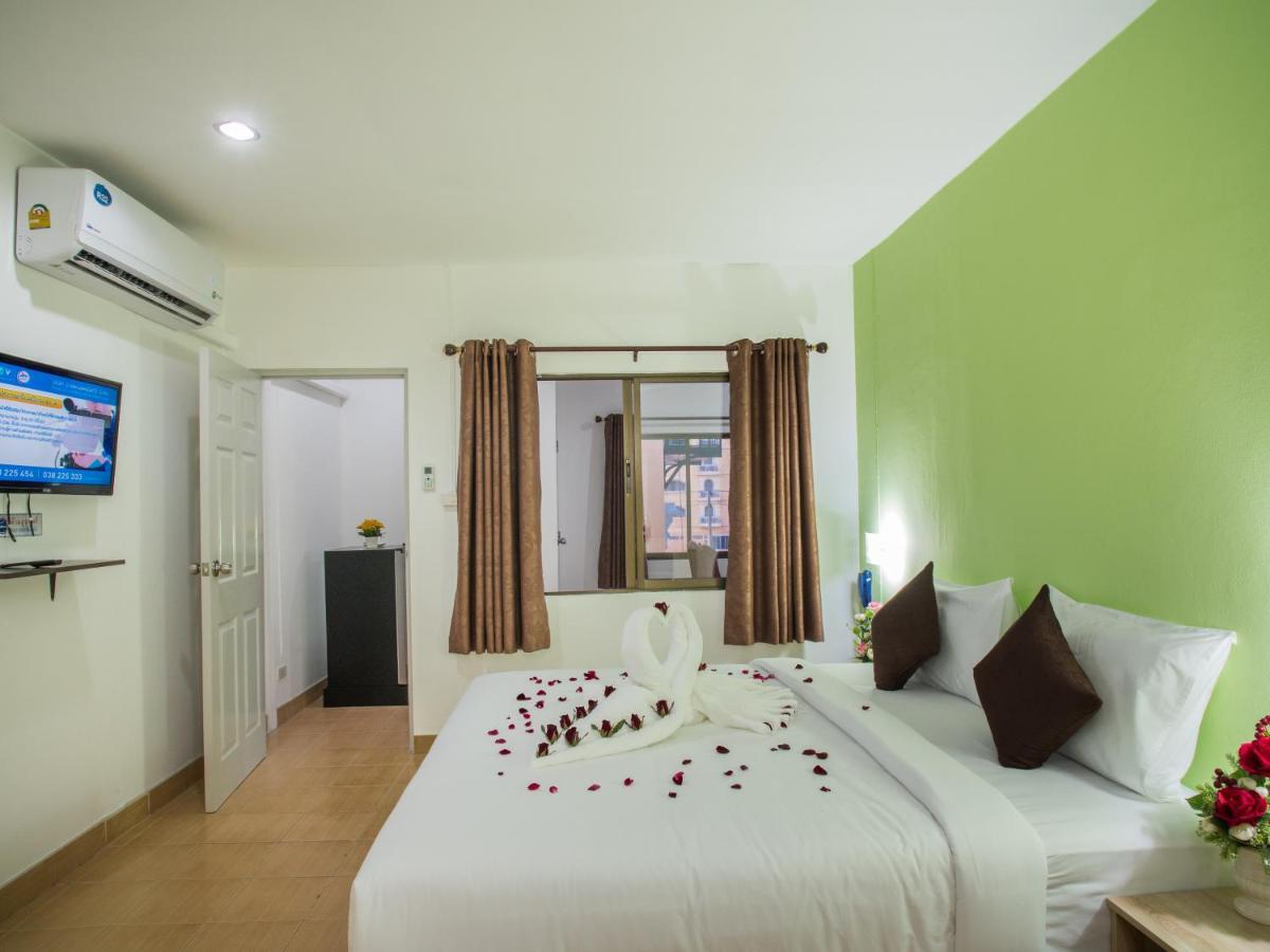 Tj Guesthouse Pattaya Buitenkant foto
