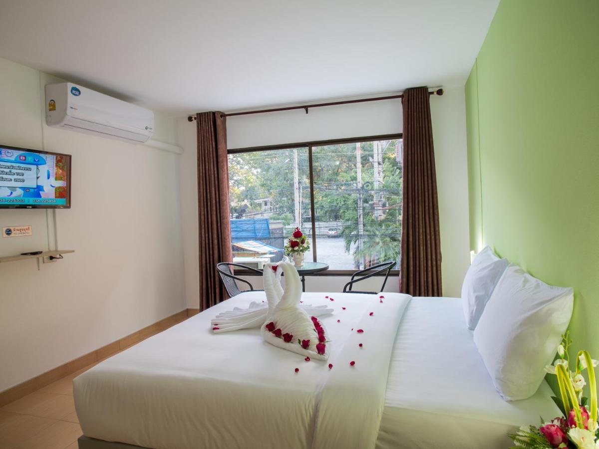 Tj Guesthouse Pattaya Buitenkant foto