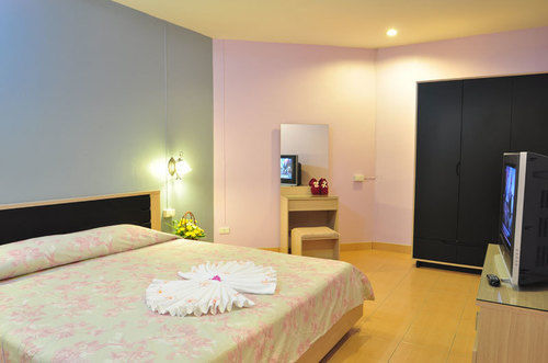 Tj Guesthouse Pattaya Buitenkant foto