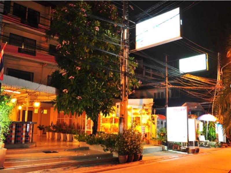 Tj Guesthouse Pattaya Buitenkant foto